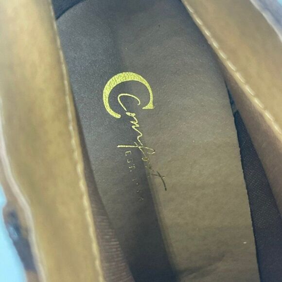 New Comfort Brand Leopard Print Velvet Chunk Heel Booties 8 - Picture 7 of 10